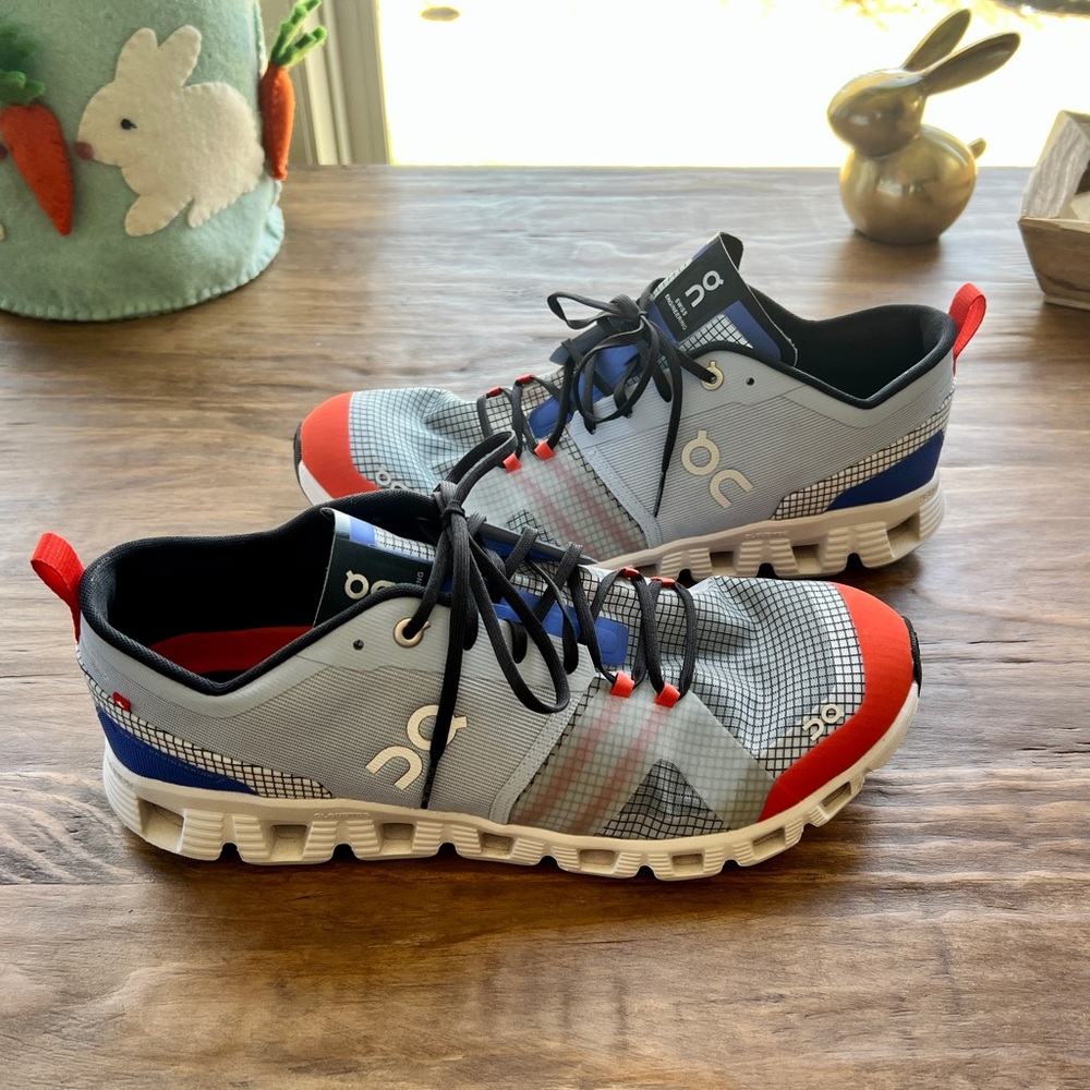 ON Mens Casual Running Shoe size 11